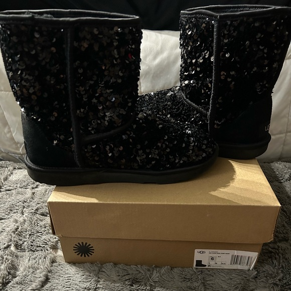 UGG Kids Classic short chunky sequin boots - Picture 9 of 13